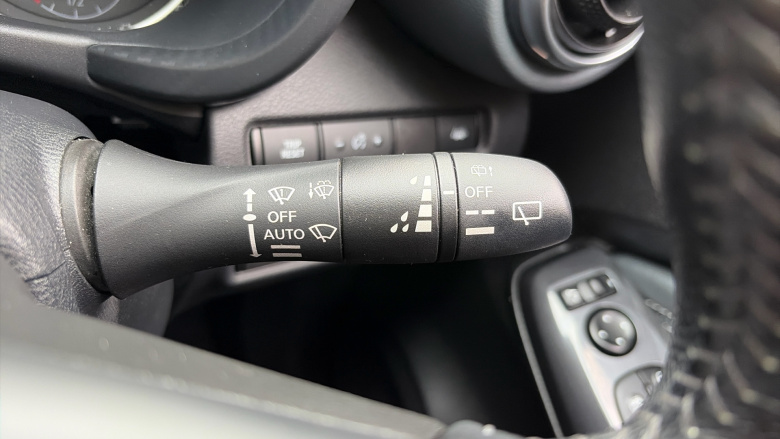 Nissan Juke 1.0 DiG-T N-Connecta 5dr Petrol Hatchback